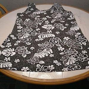 Black and white floral print dress.      86